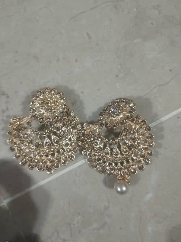 All 5 Earrings condition good, PKR 1200 0