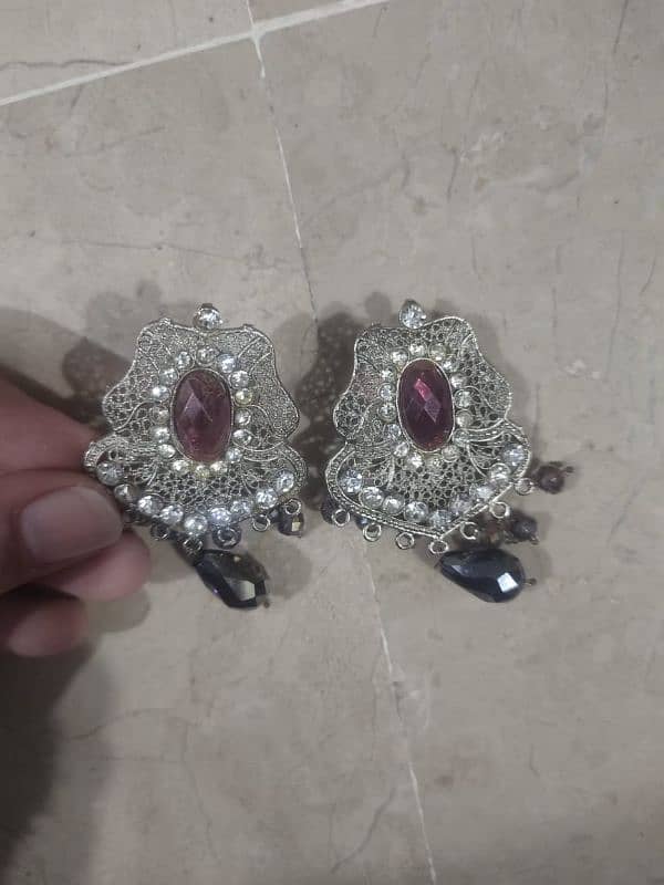 All 5 Earrings condition good, PKR 1200 4