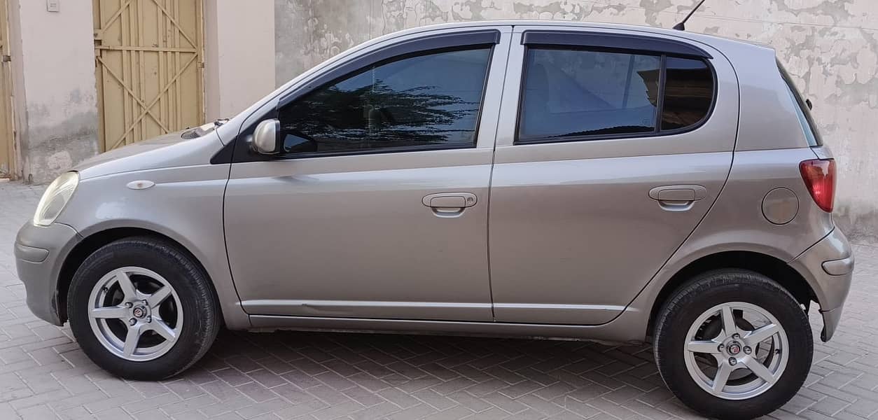 Toyota Vitz 2004 3