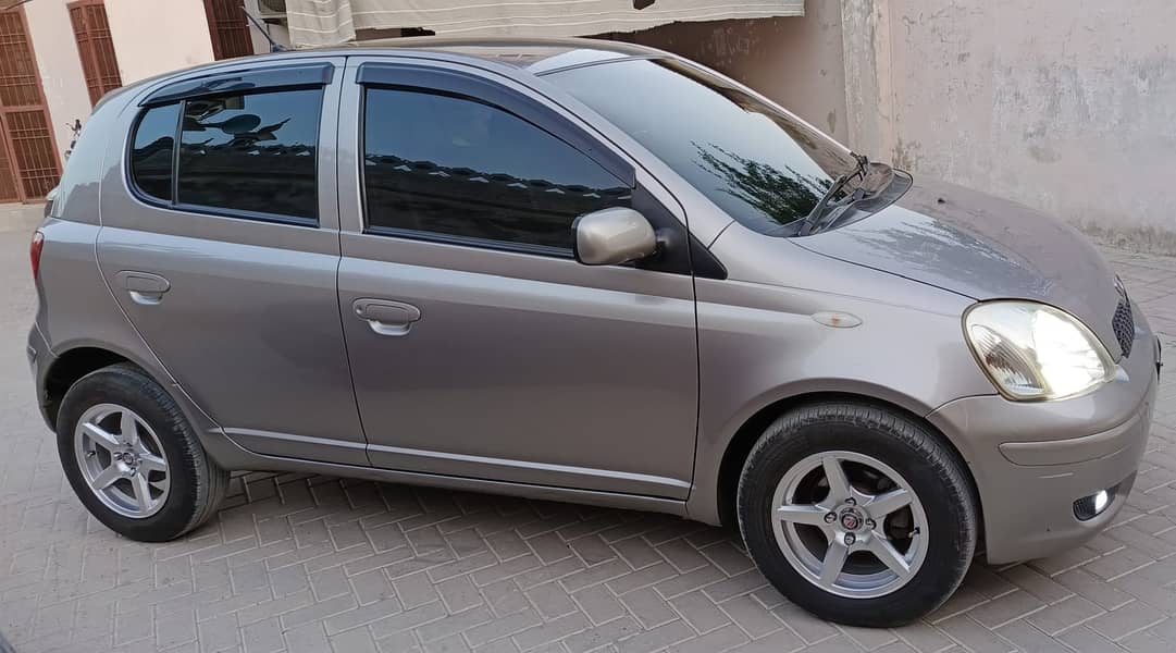 Toyota Vitz 2004 4