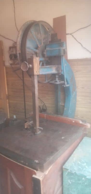 Wood Cutter For sale 9/10 condition For sale 0.3.0.0. 7.9. 3.0. 5.7. 5 0