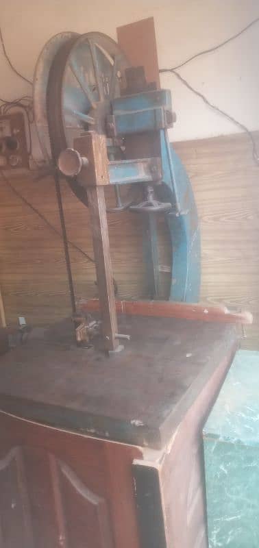 Wood Cutter For sale 9/10 condition For sale 0.3.0.0. 7.9. 3.0. 5.7. 5 1