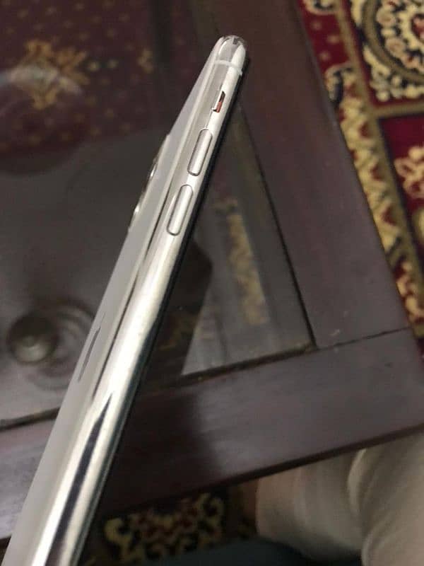 i phone 11 pro max 10/10 condition 10