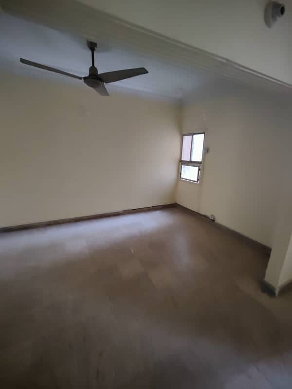 Corner Road Facing Apartment For Sale In Shumail Heights, Gulistan e Jauhar Block 11 5