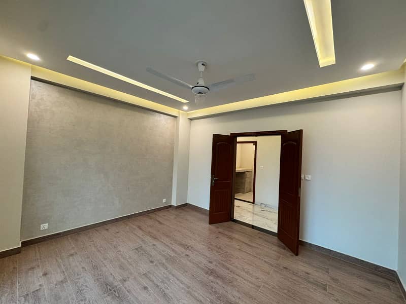 Jameel Sons Real Estate Offers 10 Marla Flat Is Available For Rent In Askari 11 Sector B At Super Hot Location 28