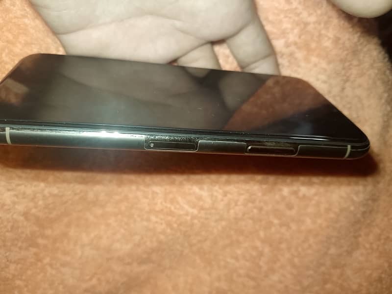 iphone 11 pro , factory unlocked , Face id Ok , 256GB 4