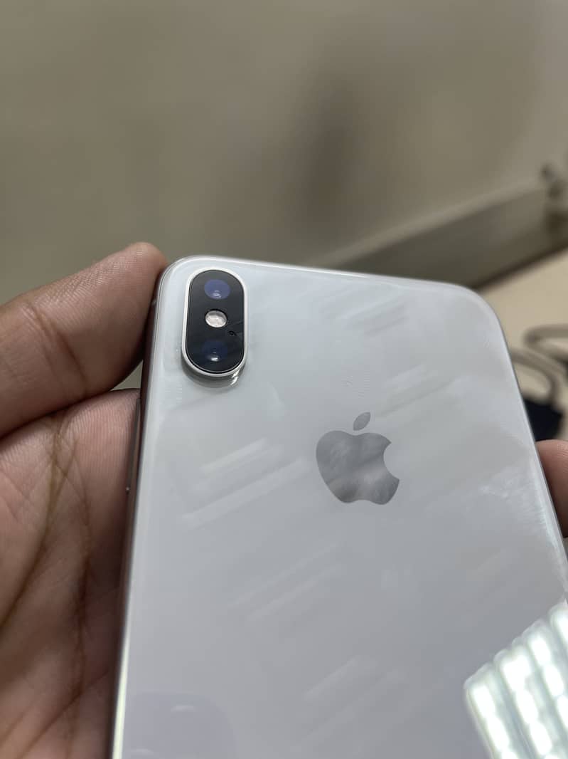 Apple iPhone XS 4