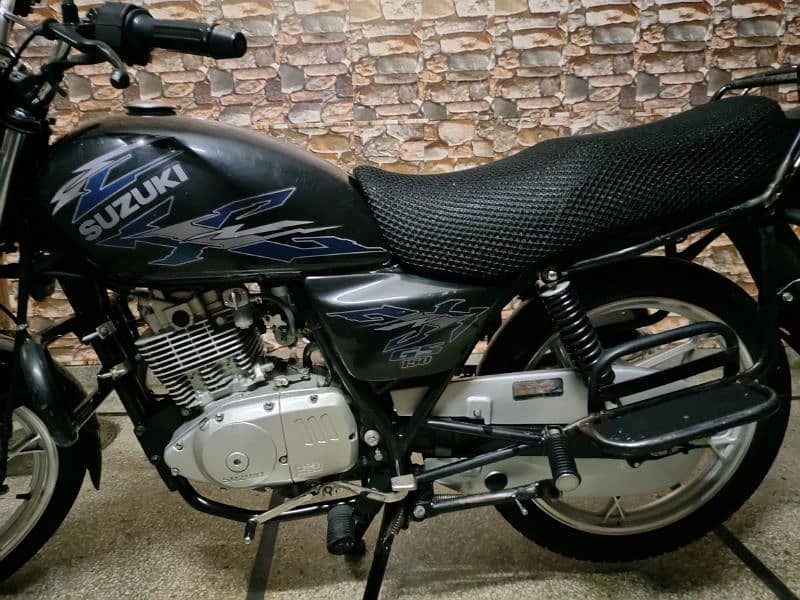 Suzuki GS 150 2