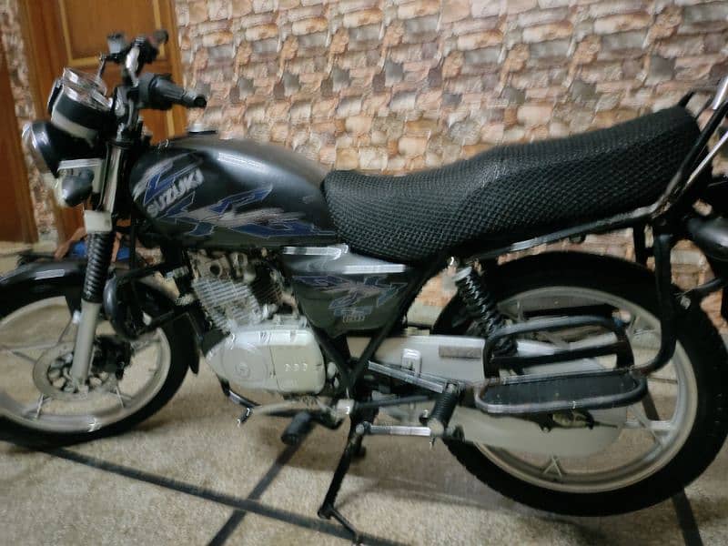 Suzuki GS 150 7