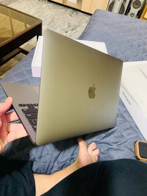 MacBook Air M1 8/256 new 5