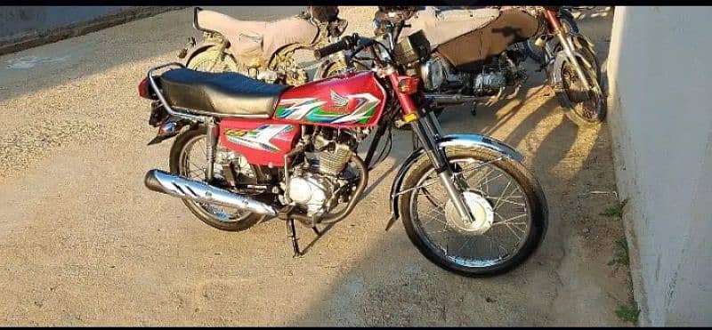 HONDA CG-125 2023 RED MINT CONDITION 4