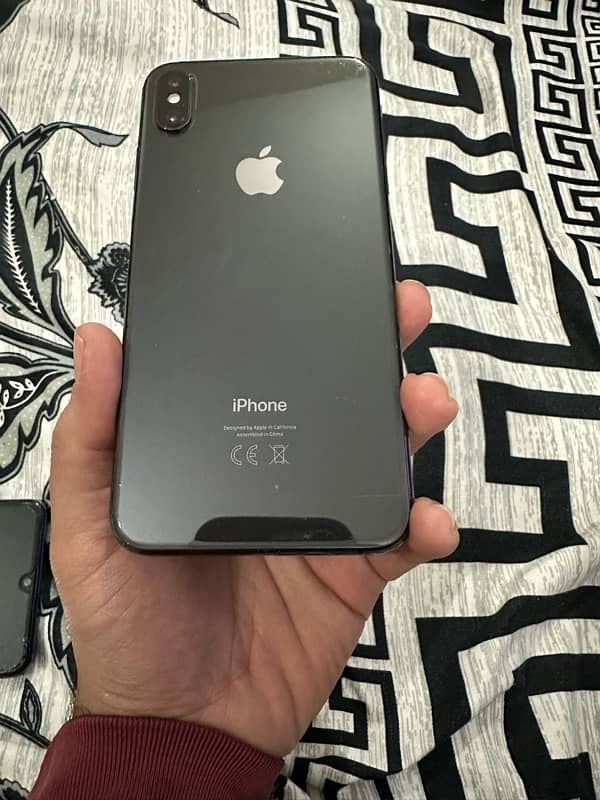 iPhone XS max 256 PTA 4