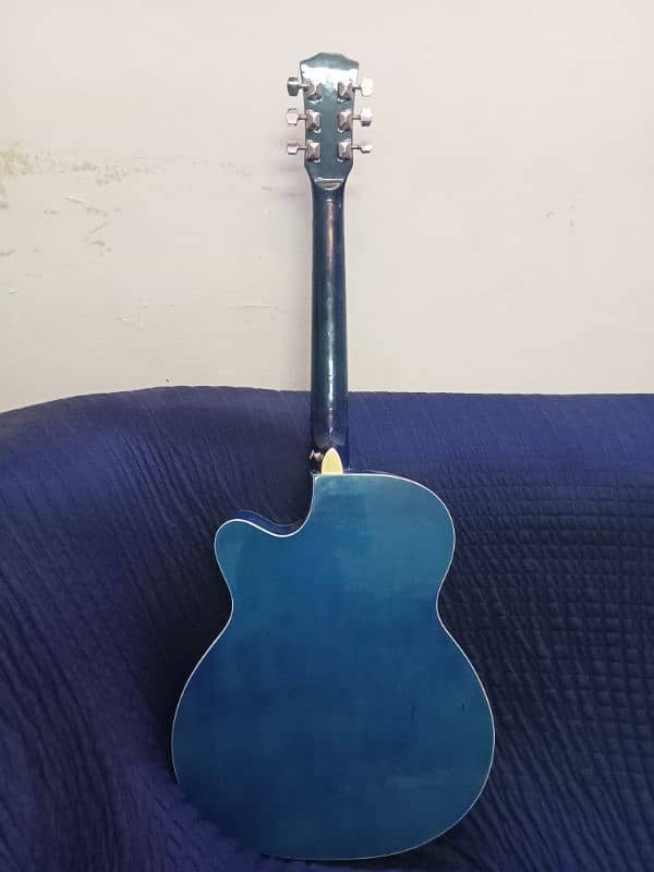 ACOUSTIC GUITAR MEDIUM 40 INCHES FOR SELL 1