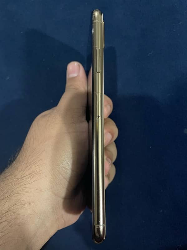 iPhone XS Max 4