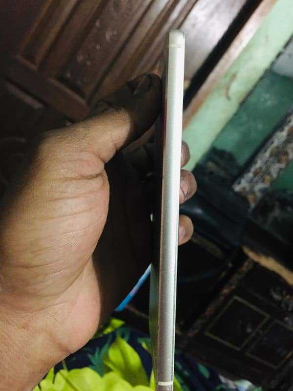 huawei p8       3GB RAM. 16GB memory 3