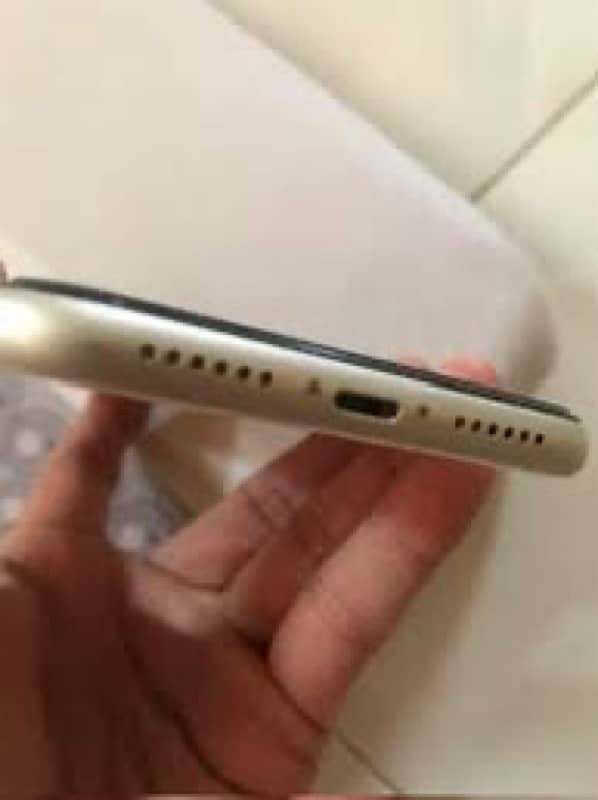 iPhone 11 64 Gb non  PTA no exchange 6