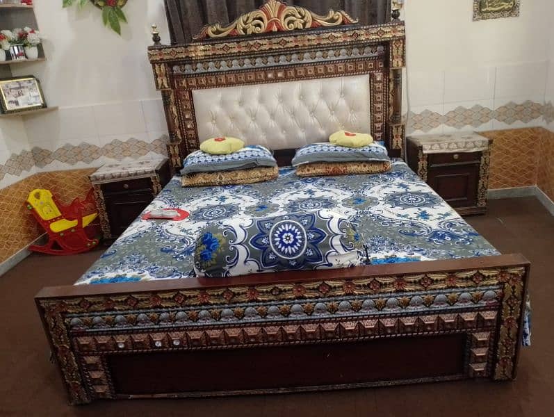 Bed set without metress showcase n sofa 0