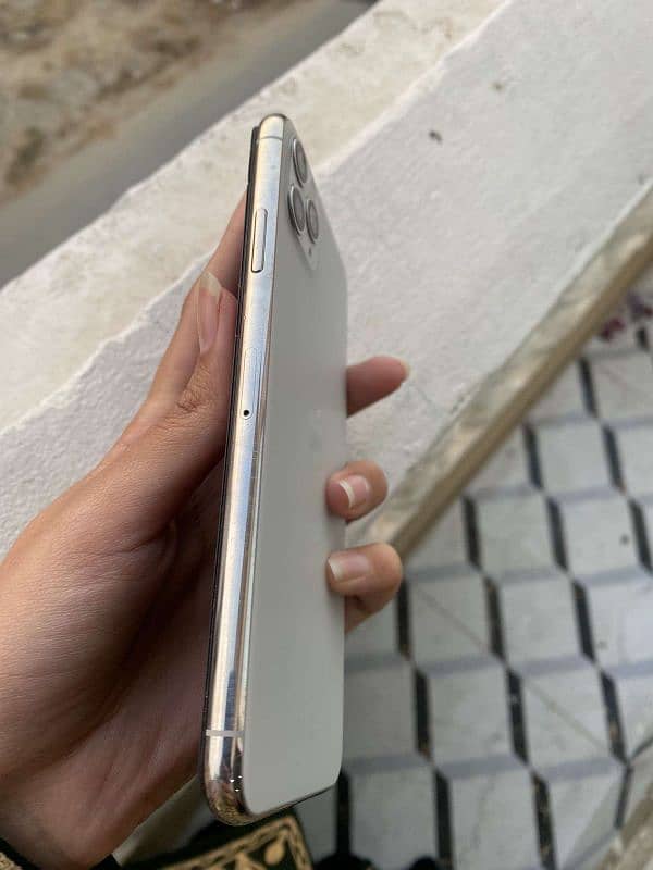 Urgent IPhone 11 pro max for sale 1