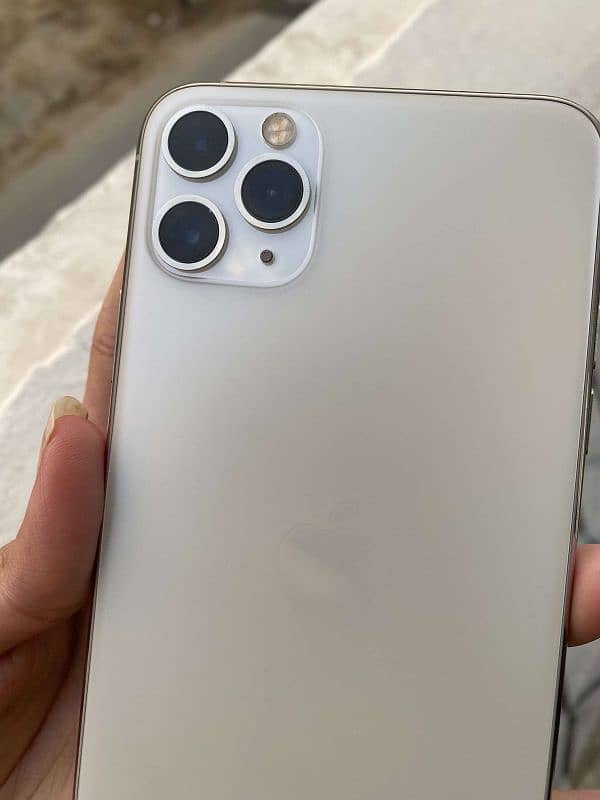 Urgent IPhone 11 pro max for sale 3