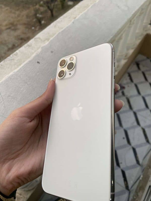 Urgent IPhone 11 pro max for sale 6