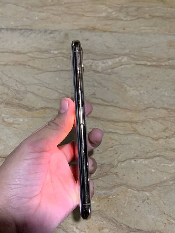 i phone xs max non pta 64 gb battery 77 with box  number 03212507790 2