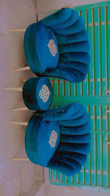 Flower chairs with table bilkul new hain 4