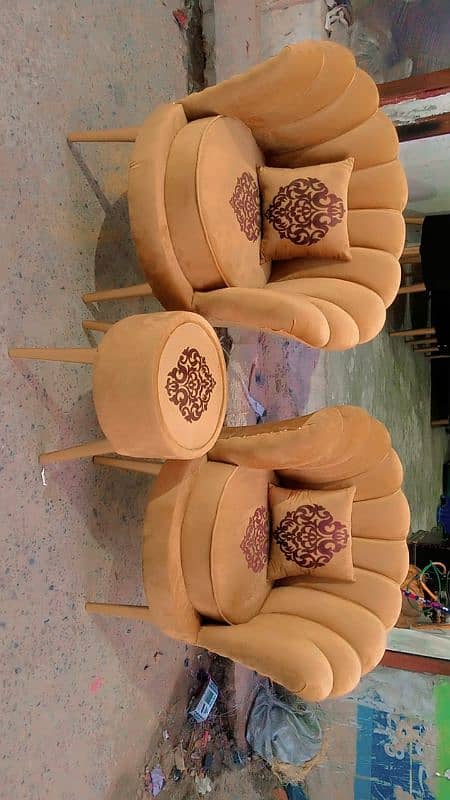 Flower chairs with table bilkul new hain 5