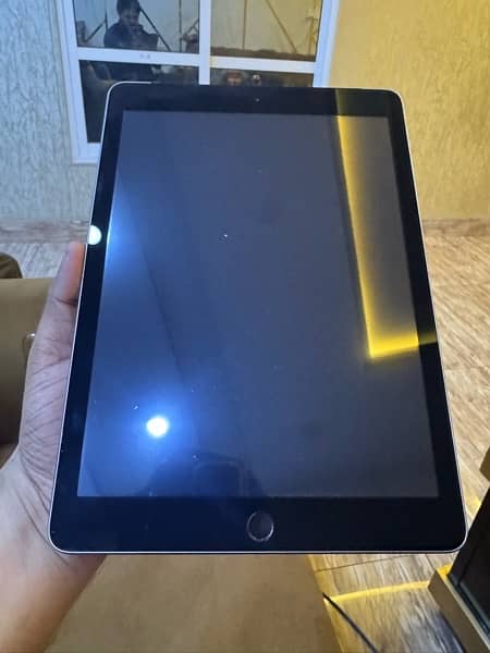 apple ipad 9.7 2017 6th generation 0