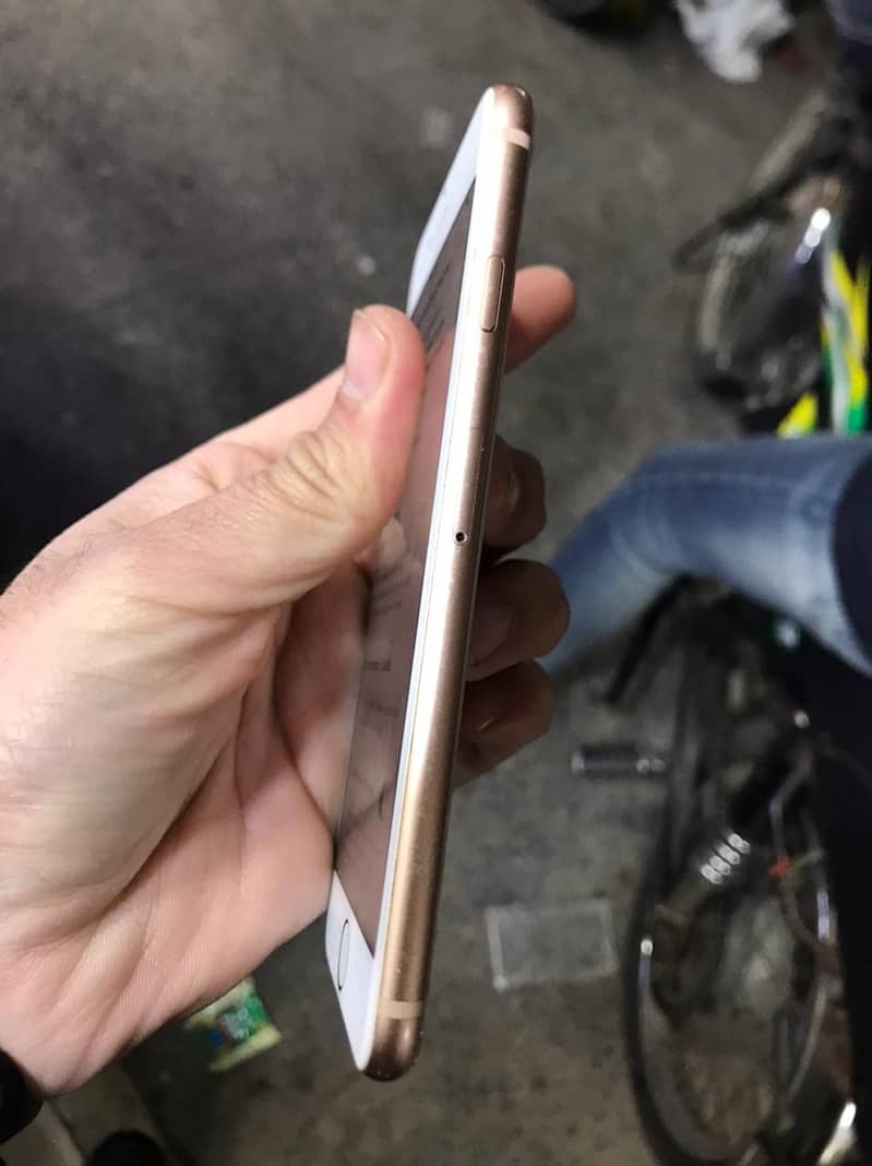 IPHONE 8 FACTORY UNLOCK ZA/A 32 GB NON PTA BACK BROKEN 4