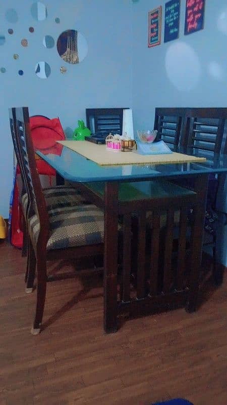 For sale 6 seater dinning table 4