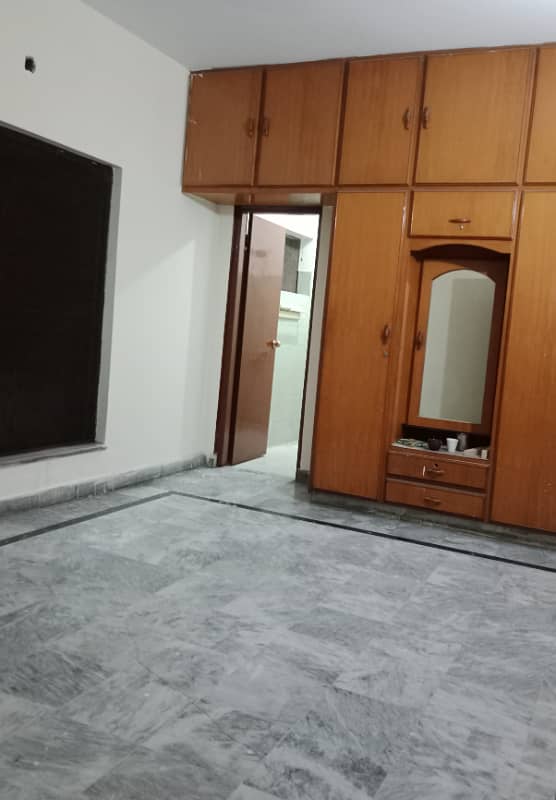 Sepreat 10 Marla Lower Portion For Rent In Saddar New Officer Officer Colony 1