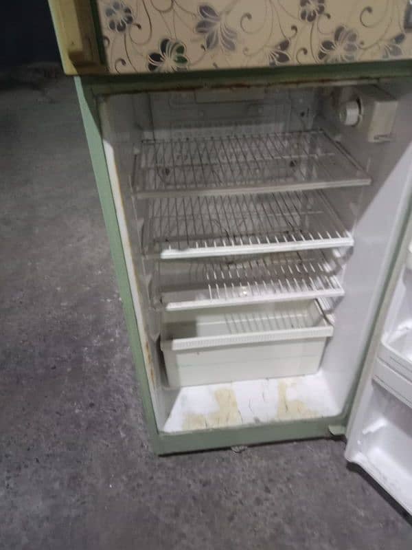 waves fridge for sell total genioun 5 year used 2