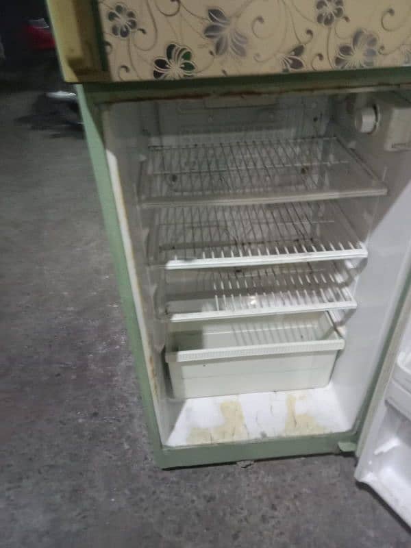 waves fridge for sell total genioun 5 year used 3