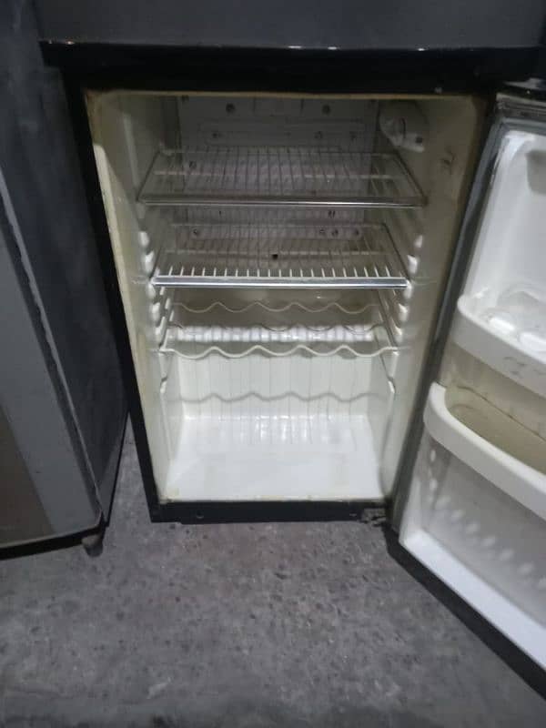 orient fridge for sell best condition cooling ok hai 2