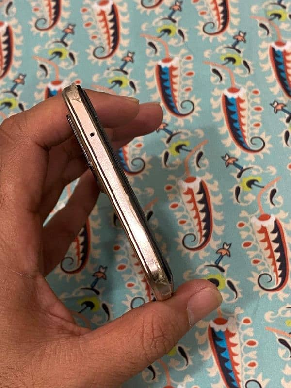 Selling Vivo V23e 4