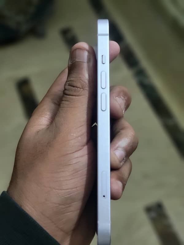 iPhone 14 128 GB factory unlocked 5