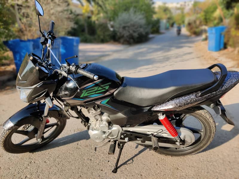 Honda CB 125F 2024 3