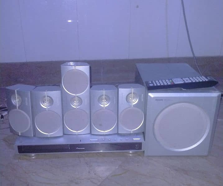 pioneer amplifier Phillips speakers and woofer 0