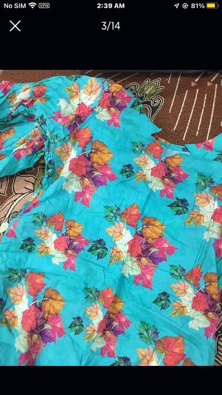 lawn kurties available in low prizes some 2 pcs medium and small 4