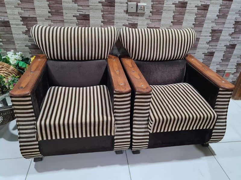 Premium Quality 7 Seater Sofa at low rate because we are shifting 3