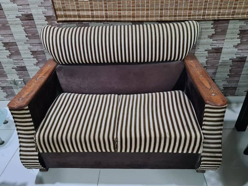 Premium Quality 7 Seater Sofa at low rate because we are shifting 6