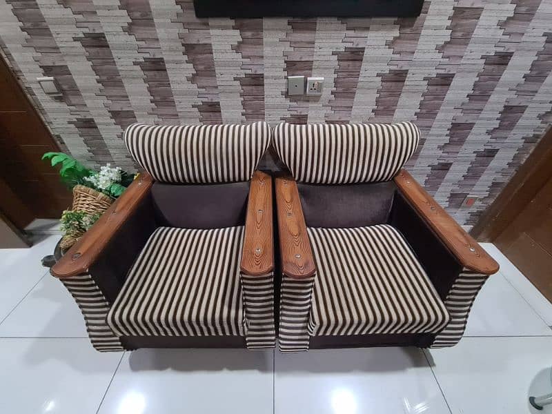 Premium Quality 7 Seater Sofa at low rate because we are shifting 8