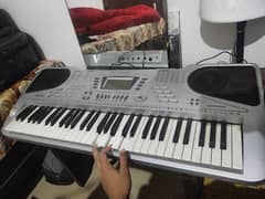 DRM 650 Electric Keyboard Piano for Sale!