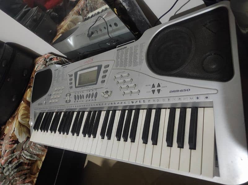 DRM 650 Electric Keyboard Piano for Sale! 1