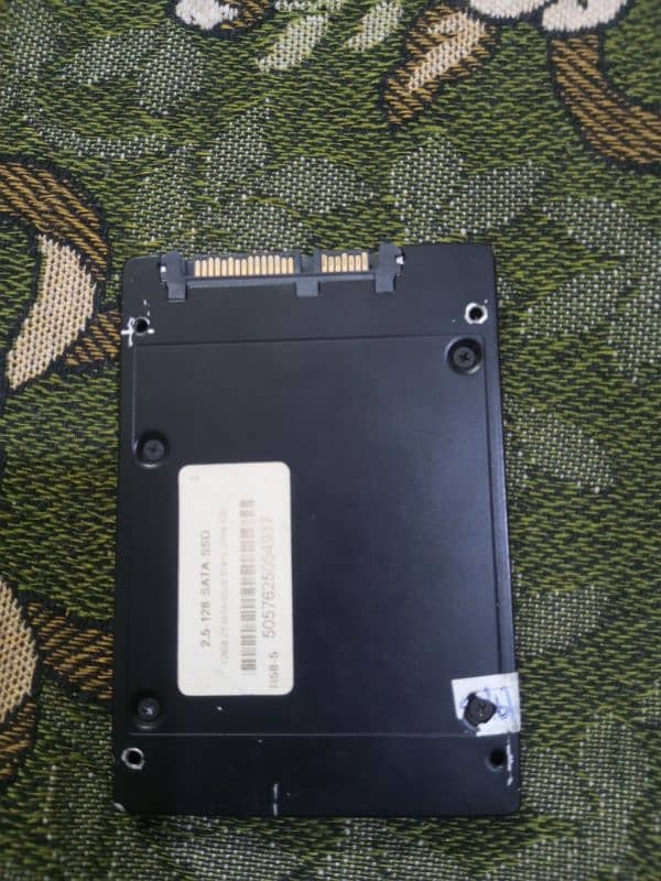 Sandisk 128gb Ssd hard drive for sell 1