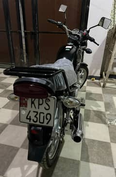 Suzuki GS 150 end of 2023 2949kms zero miter condition urgent sell