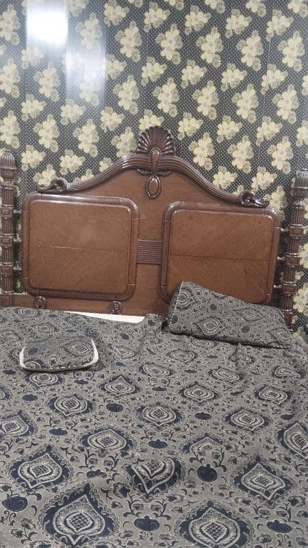 bed dresser master clester foam and 2 bed chair table 0