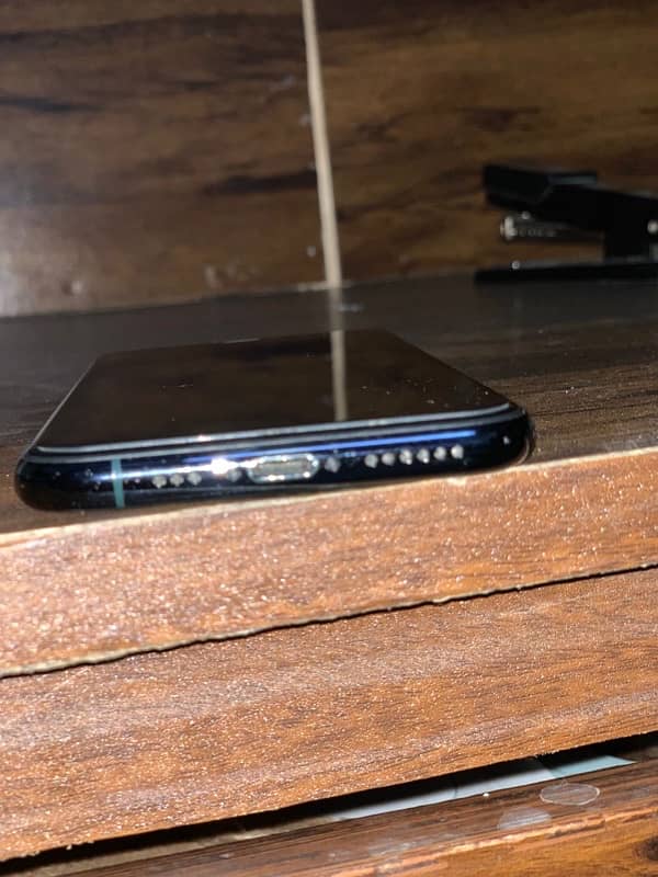 iPhone 11 pro green colour 64gb PTA Approved green colour 3utool rp at 5