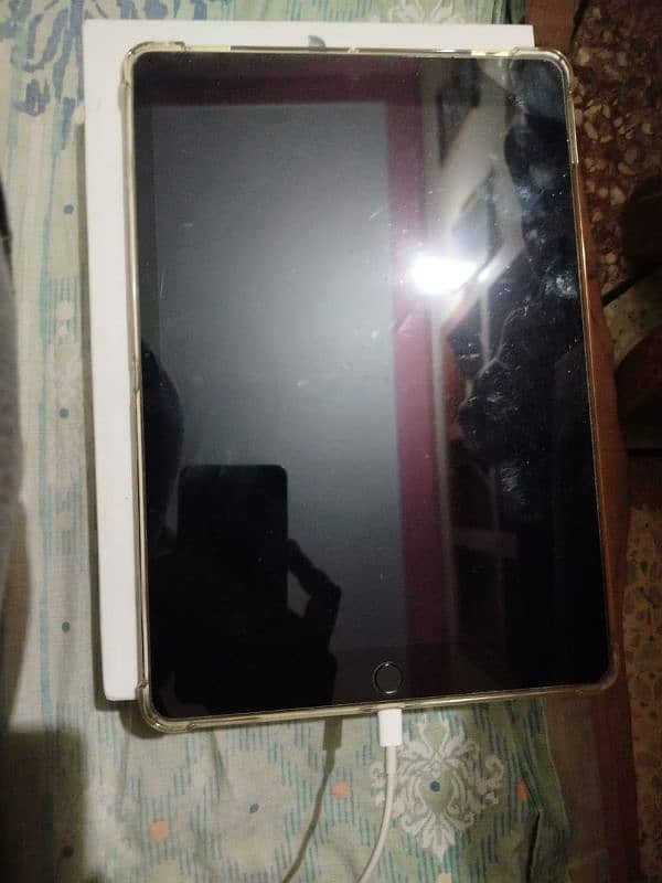 9th generation iPad 64gb ram issue available for parts 0