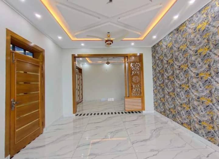 Rawalpindi Bahria Town phase7 10 Marla beautiful upper protion for rent 0